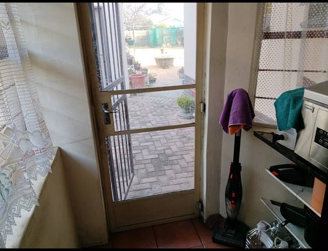 3 BEDROOM HOUSE FOR SALE IN KEMPTON PARK EXT 4